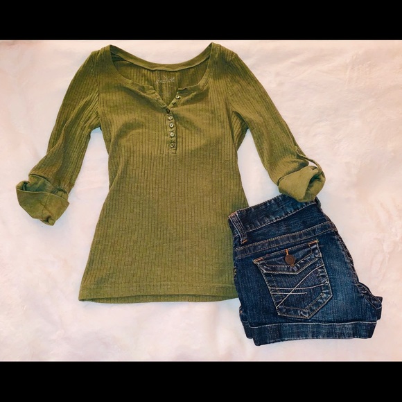 ❗️SOLD❗️ Green Quarter Length Sleeve Top - Picture 8 of 8